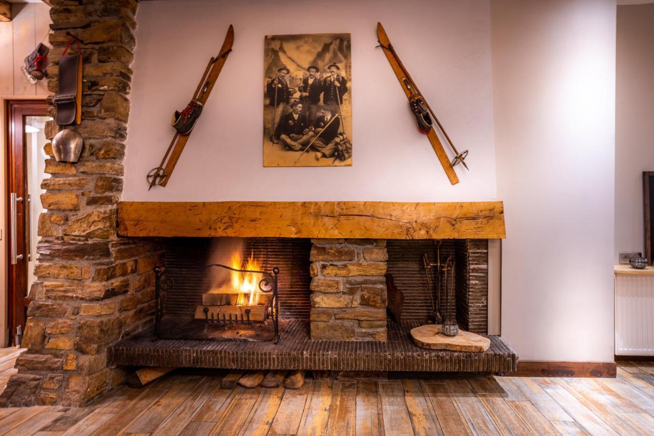 Hotel La Rencluse Saint-Mamet Buitenkant foto