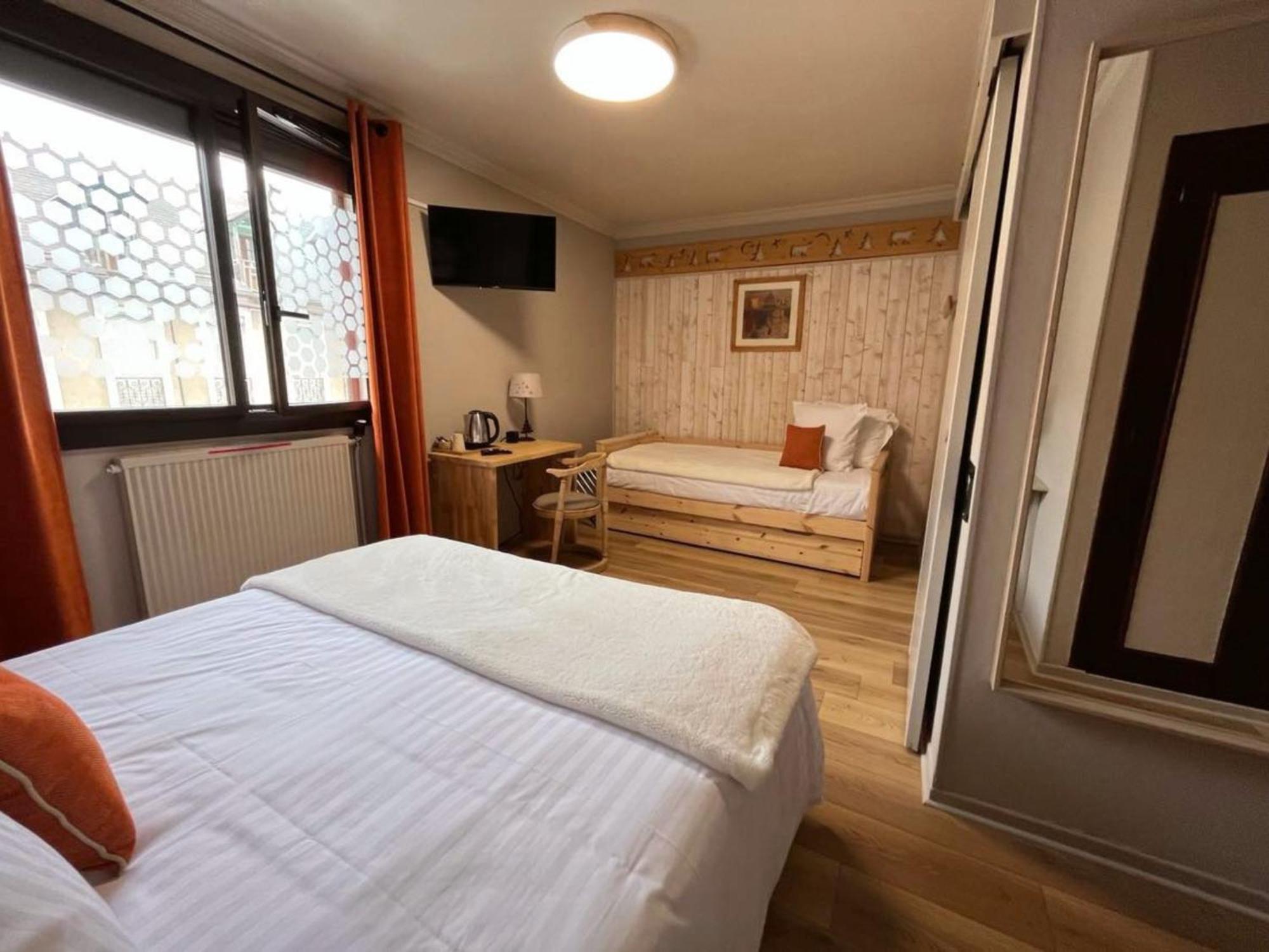 Hotel La Rencluse Saint-Mamet Buitenkant foto
